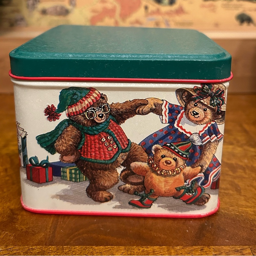 Potpourri Designs Vintage Christmas Bears Metal Tin